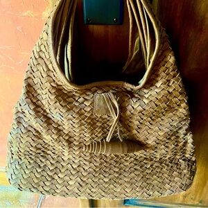 BROWN WOVEN HANDBAG